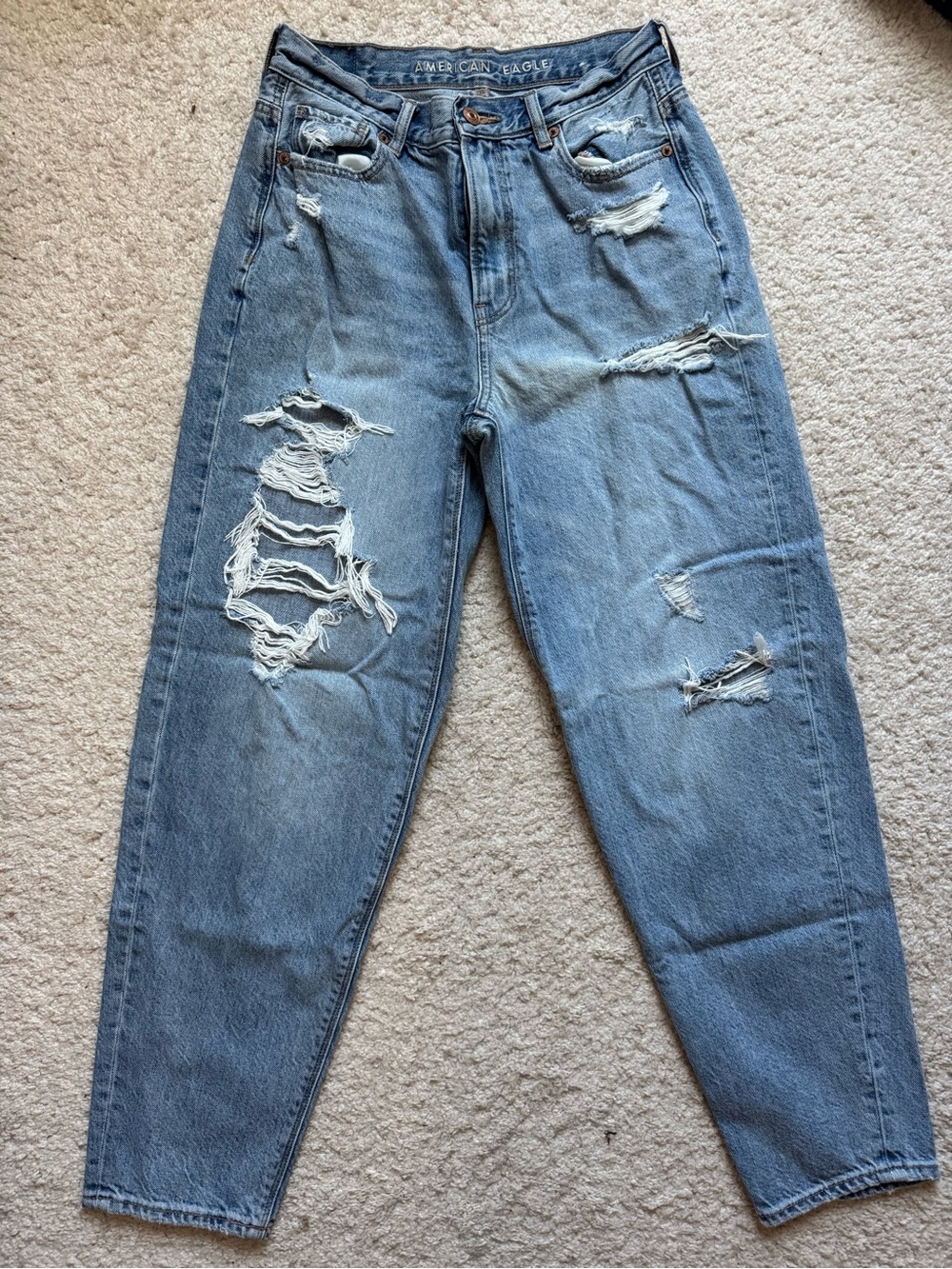 American Eagle Outfitters Light Blue Distressed Boyfriend Jeans